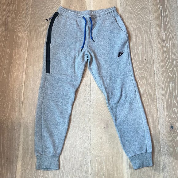 Nike Tech Fleece Joggers - Picture 2 of 4